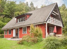 4 Bedroom Lovely Home In Nsum, hotel with parking in Näsum