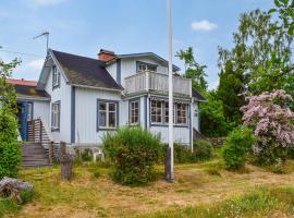 3 Bedroom Stunning Home In Ronneby, albergo a Ronneby