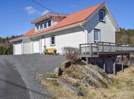 Awesome Apartment In Risr With Lake View, renta vacacional en Risør