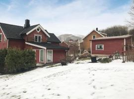 Beautiful Home In Valsyfjord With Wifi And 3 Bedrooms، فندق مع موقف سيارات في Valsøyfjord