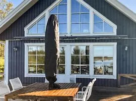 3 Bedroom Stunning Home In Lekeryd