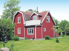 Lovely Home In Lrbro With Kitchen, hotel a Kappelshamn