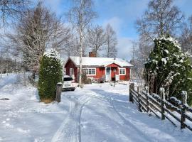 Amazing Home In Mullsj With 2 Bedrooms, semesterboende i Mullsjö