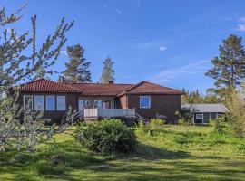 Lovely Home In Trans With Wifi, semesterboende i Tranås