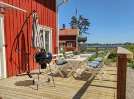 Gorgeous Home In Vänersborg With Wifi