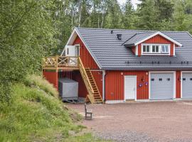 2 Bedroom Cozy Apartment In Årjäng, hotel v destinaci Årjäng