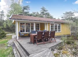 Awesome Home In Strmstad With Kitchen, vila di Strömstad