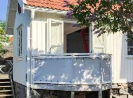 Stunning Home In Käringön