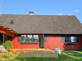 Stunning Home In Osby With 4 Bedrooms And Wifi, hotel med parkering i Osby