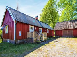 Nice Home In Munka Ljungby With 1 Bedrooms, Wifi And Sauna, cottage in Hålshult