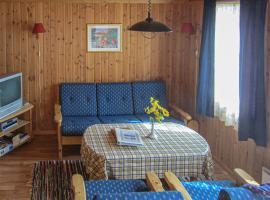 1 Bedroom Cozy Home In Spangereid，Korshamn的小屋