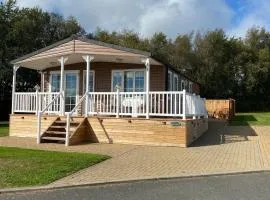 Aintree Lodge - Hot Tub - Northumberland