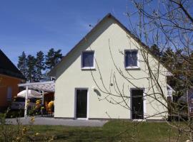 K83 - Modernes Ferienhaus mit Aussensauna und Sonnenterrasse am See in Roebel, holiday home in Röbel