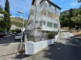 Apartments Sveti Stefan-Marko