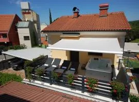 Apartment Poljak Njivice by El-Pi Tours