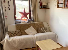 APPARTEMENT COSY ET ENSOLEILLÉ REBERTY 2000 VUE MONTAGNE, Hotel in Levassaix