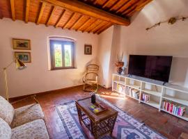 Apartment with pool and garden - Quercia, hotell i Ghizzano