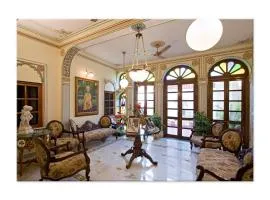 马德胡班 - 赫里蒂奇家庭酒店