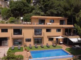 VILLA LA CALA with swimming pool & sea view, 10 min walk from the sea