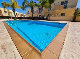 CHRISTINA'S MEZONETA house with a swimming pool, hotel u gradu Dherinia