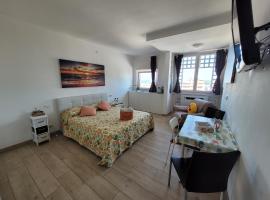 Rosato 3 Sea View Apartment, ξενοδοχείο στο Λινιάνο Σαμπιαντόρο