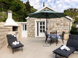 PERLA - small comfy house with the terrace, hotel in Prožura