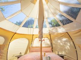 Lloyds Meadow Glamping, hotel near Chester Services M56, Chester