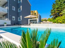 Summer Breeze Pool Apartments, hotel in Novalja