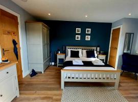 Stylish coastal retreat in St Ives, hotel in Carbis Bay