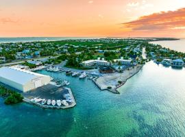 Caloosa Cove Resort - With Full Kitchens, hotelli kohteessa Islamorada