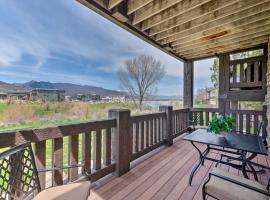 High-End Huntsville Condo with Private Hot Tub!, ski resort in Huntsville