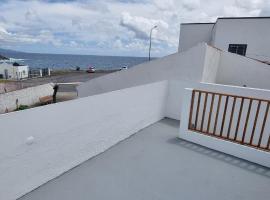 Sea House - Santa Clara, hotel in Ponta Delgada