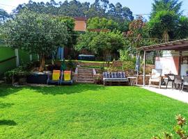 4 bedrooms house with jacuzzi enclosed garden and wifi at O Rosal 2 km away from the beach, rental liburan di Baiona
