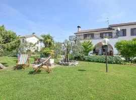 2 Bedroom Cozy Apartment In Grado