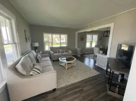 3 Bedroom House with Lake Pepin views with access to shared pool