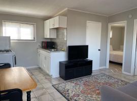2 Bedroom Suite with kitchen, alojamento para férias em Lake City