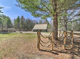 Rural Manistique Home Yard, Near Boat Launch, hotel with parking in Manistique