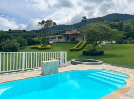 Finca Vista Hermosa, hotel with parking in Calima