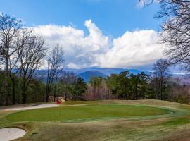 Higher Ground Condo with Mountain and Golf View, golf hotel in Pigeon Forge