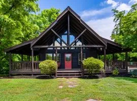Bear Hugs - Hot Tub, 2 Fire Pits, and Fireplace