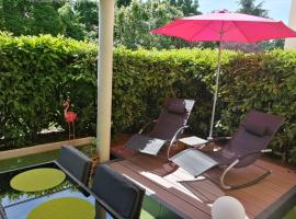 Romantisme et glamour 2 avec spa , clim et jardin, hotel 3 bintang di Dijon