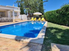 Casa Dos Cedros, hotel cerca de Centro Comercial Algarve, Guia