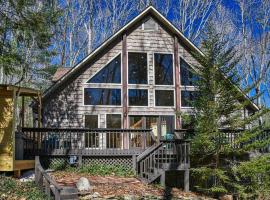 The Camby Cabin just 12 miles to downtown Asheville, chalet de montaña en Asheville