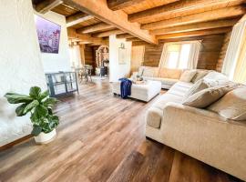 Private Mountain Cabin! King Bed 8 Acres Game Rm, hotel en Eastonville