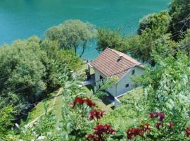 Villa on the lake near Mostar, hotel v Jablanici