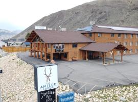 The Antler Lodge - Gardiner、ガーディナーのホテル