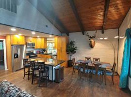 Mountain Cabin near Yosemite, hotel v destinaci Groveland