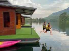 Phu Naphat Resort, hotel in Tha Kradan