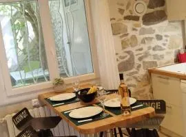 LE COSY Joli F2 proche gare, Arénes avec terrasse privée