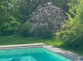 VILLA MURA gite luxe avec piscine et spa campagne et grand air nouvelle Aquitaine Corrèze, Hotel in Neuvic